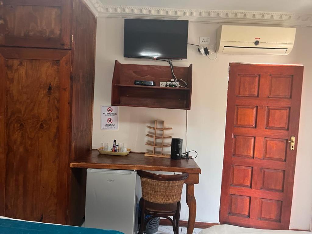 Travetel Or Tambo Airport Hotel Kempton Park Ngoại thất bức ảnh